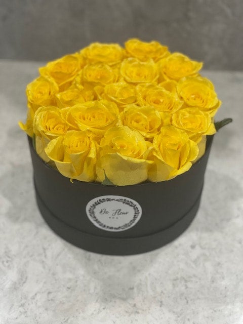 Couture de Fleur Hat Box - Roses are Red (Med) in Monrovia, CA